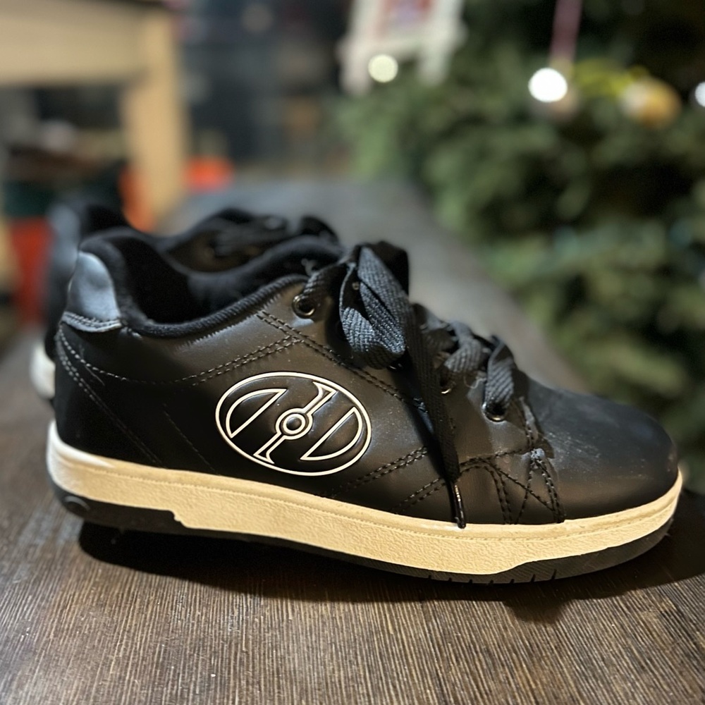 Size 6 Heelys